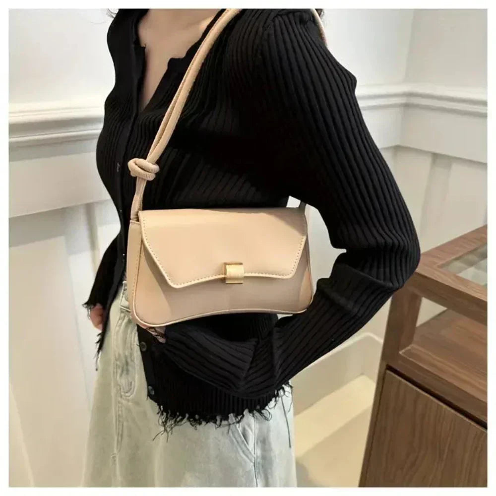 Daphne | Vintage Charm Shoulder Bag